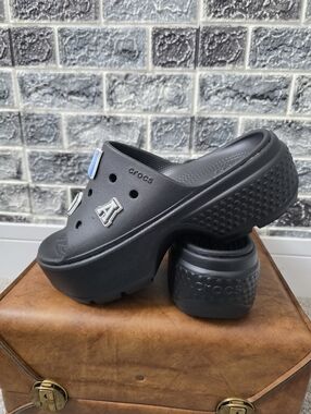 Crocs Men's Black Platform Clog Cute Jibbitz Charms Size 8